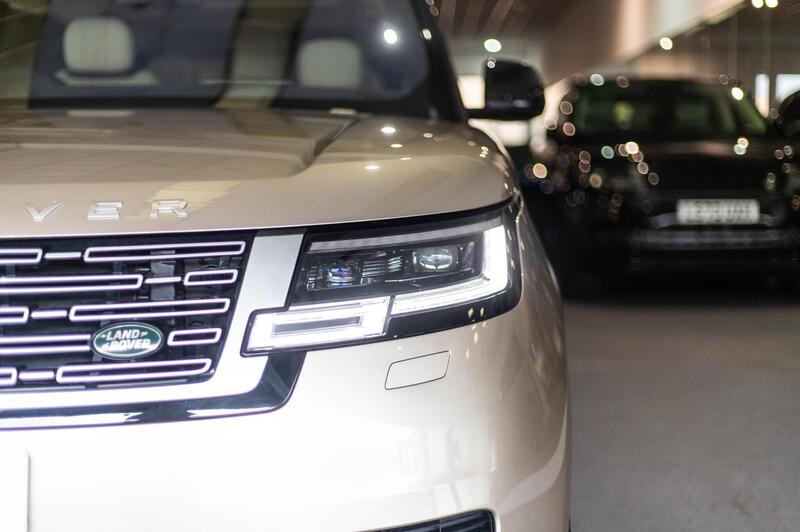 Land Rover Range Rover view 4