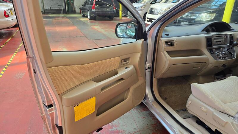Toyota Raum view 25