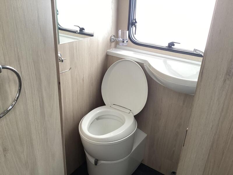 Auto-Trail Expedition C71 — image 23