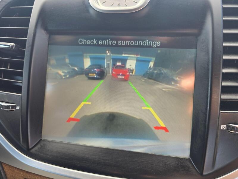 Chrysler 300c view 3