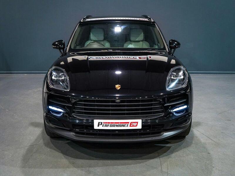 Porsche Macan view 4