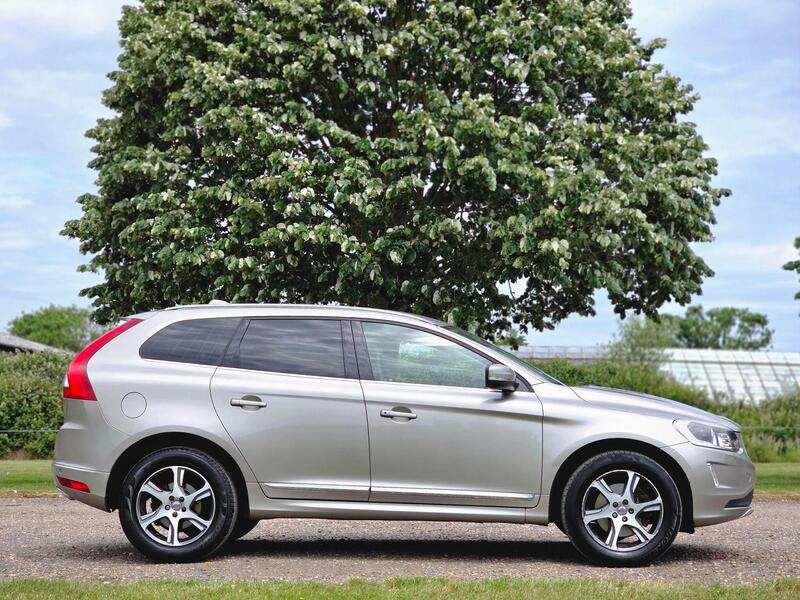 Volvo XC60 view 3