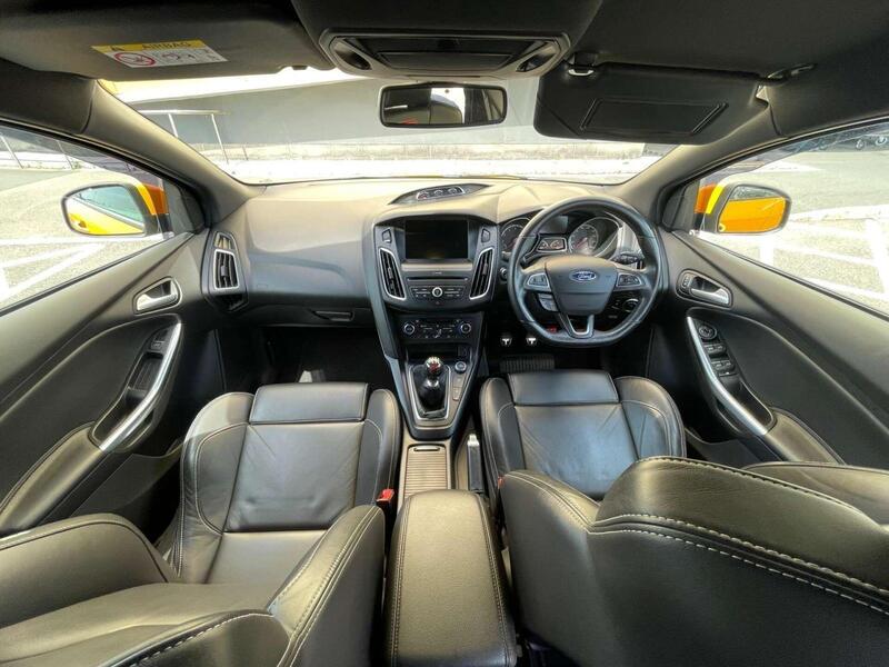 Ford Focus view 2