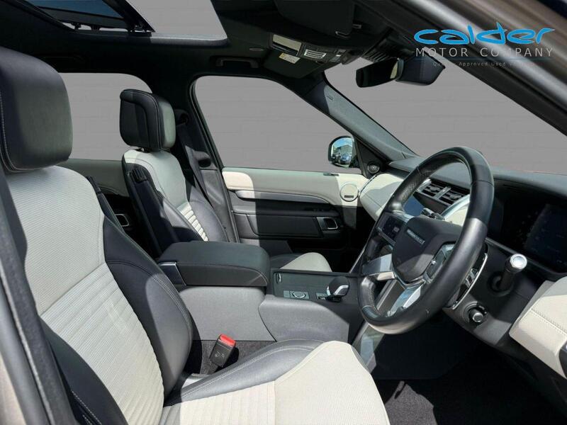 Land Rover Discovery view 4