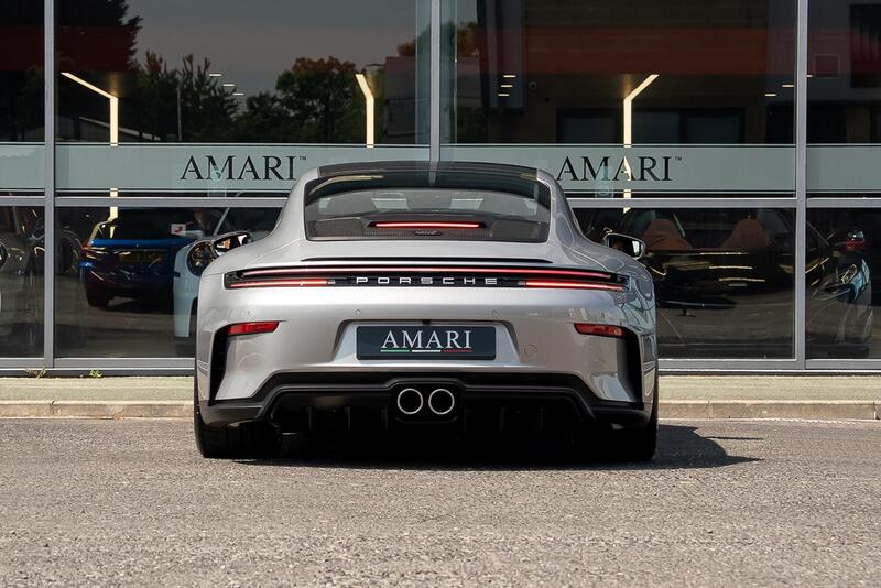 Porsche 911 view 7