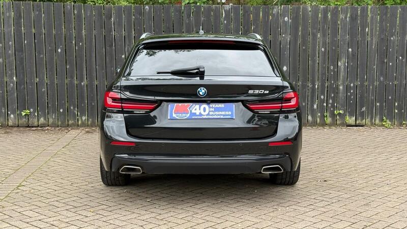 BMW 5 Series view 7