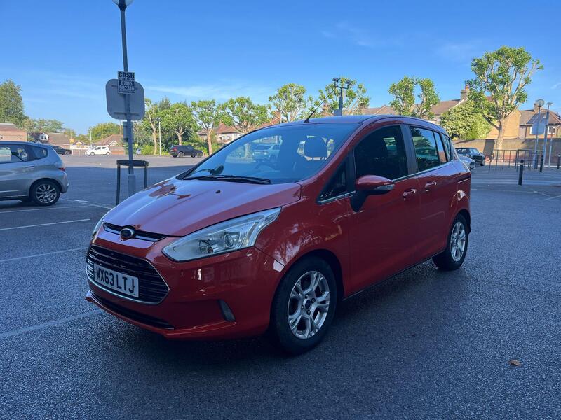 Ford B-Max view 3