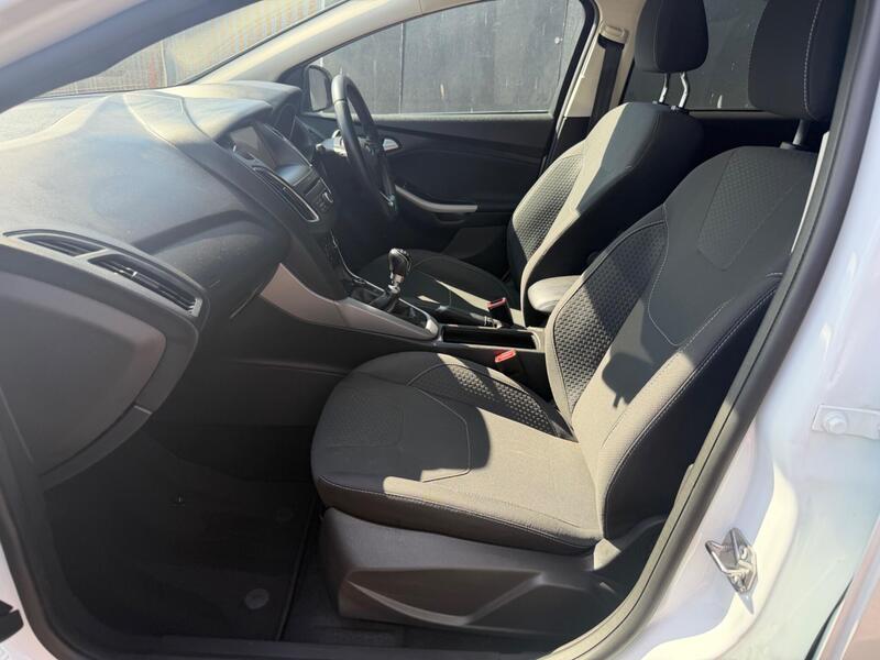 Ford Focus view 4