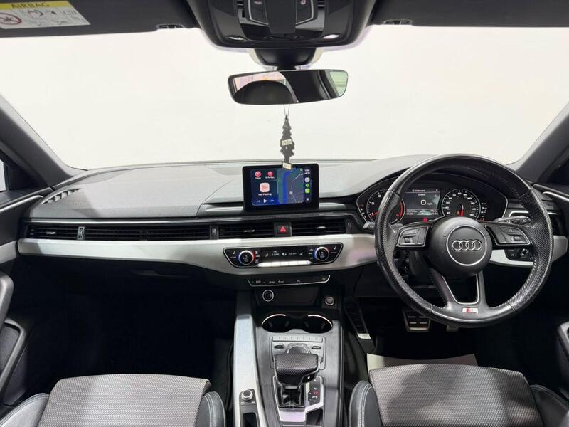 Audi A4 Avant view 4