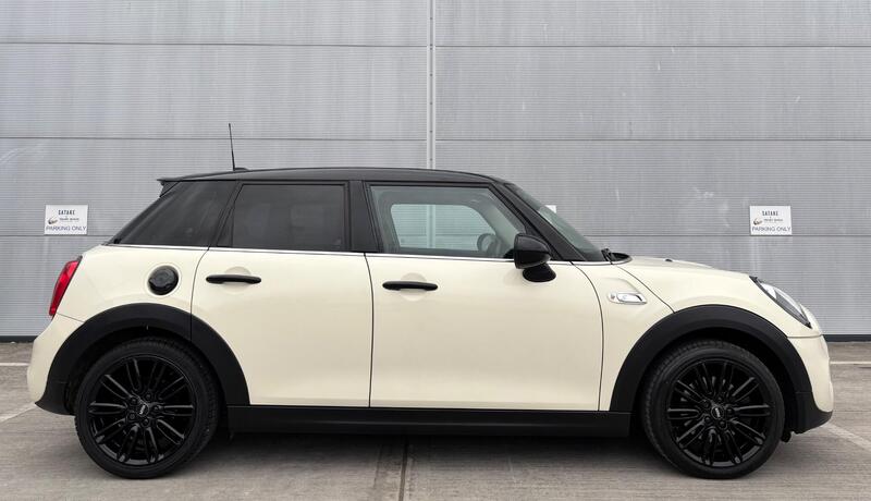 Mini Cooper view 3