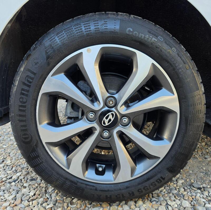 Hyundai i10 1.2 Premium SE Auto Euro 6 5dr thumbnail 14