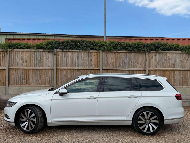 Volkswagen Passat view 6