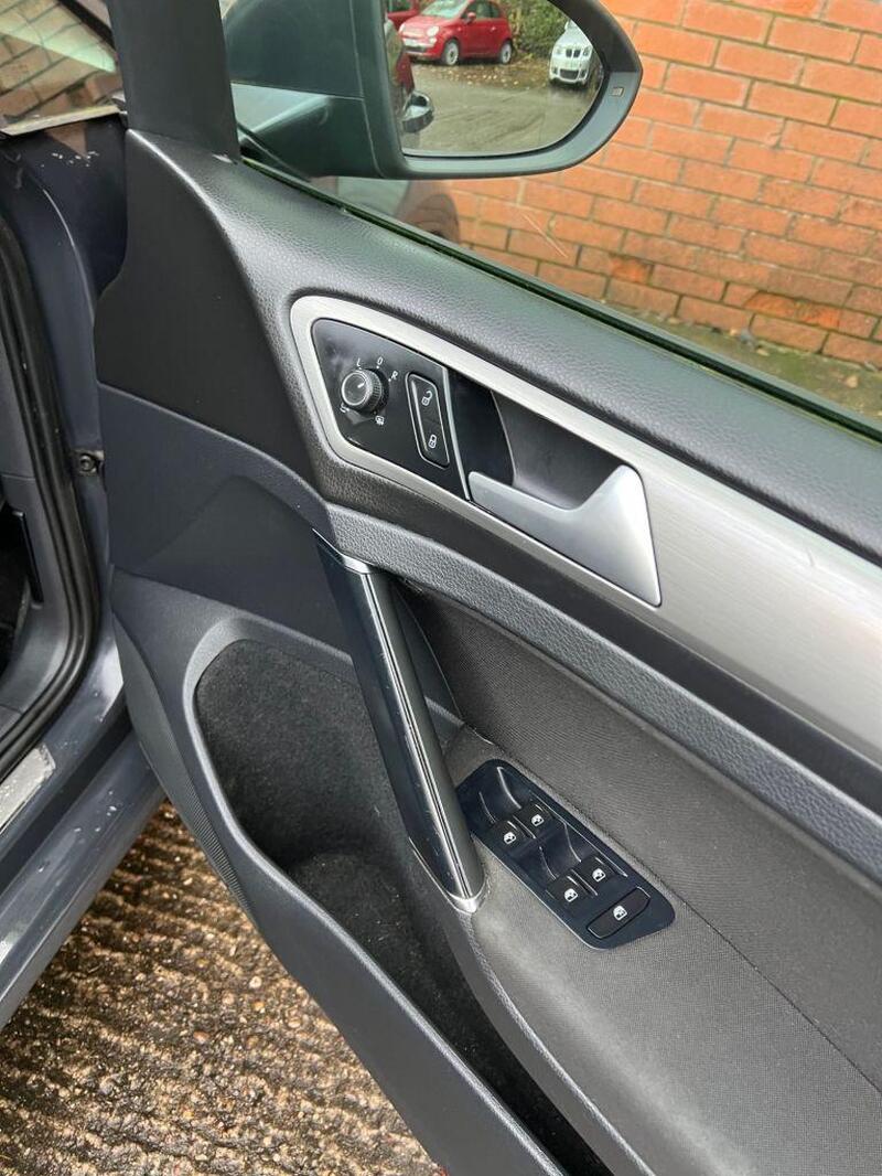 Volkswagen Golf view 25