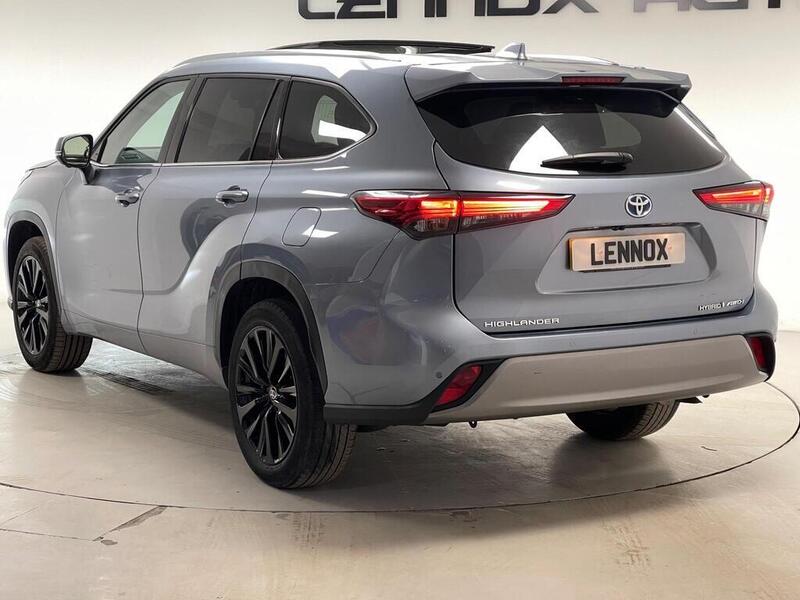 Toyota Highlander view 3