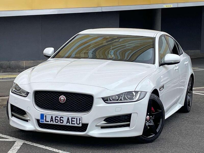 Jaguar Xe view 4