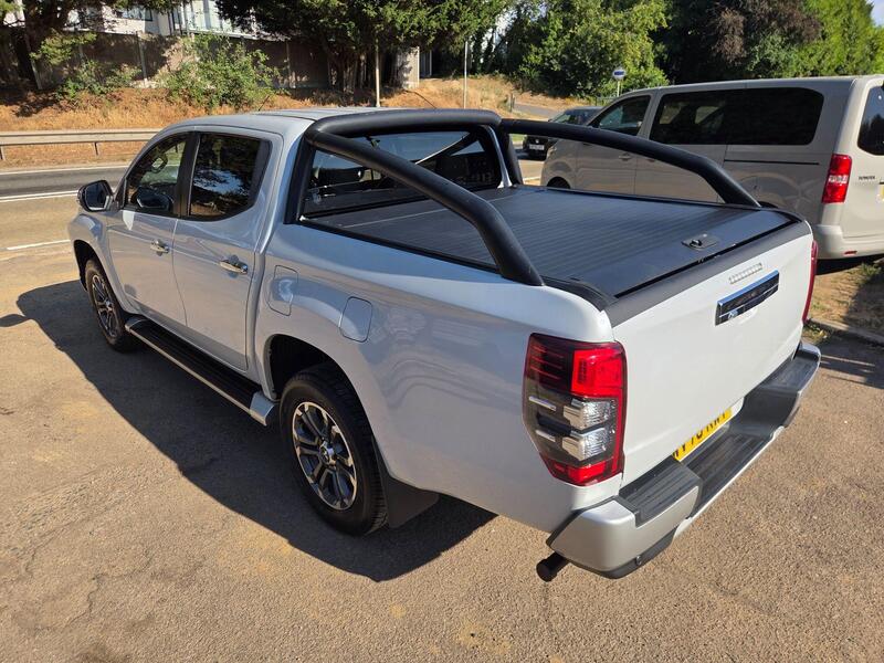 Mitsubishi L200 view 3