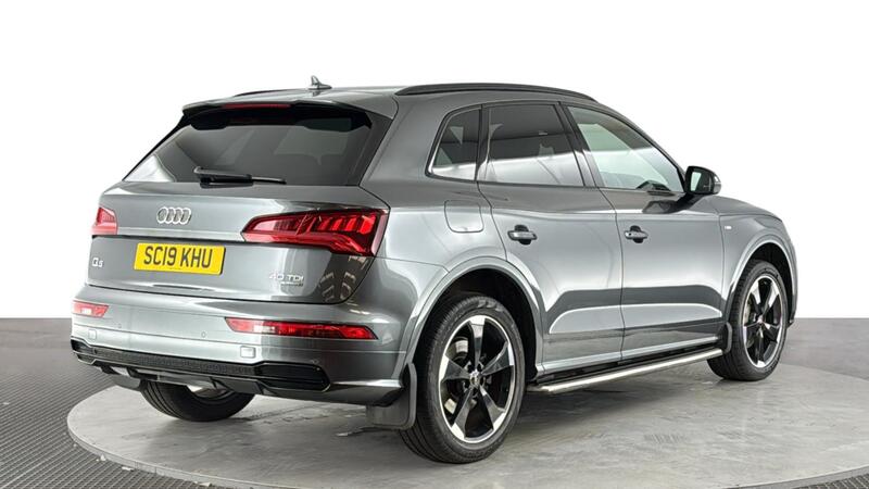 Audi Q5 view 4