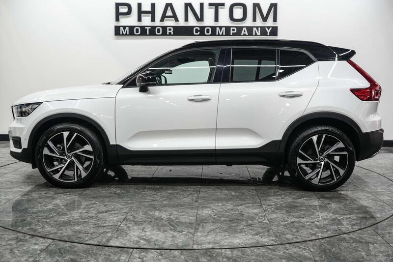 Volvo XC40 view 3