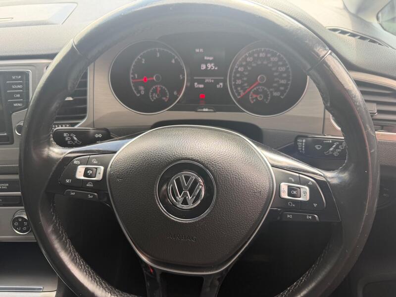 Volkswagen Golf Sportsvan view 3