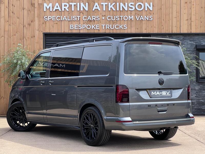 Volkswagen Transporter view 3