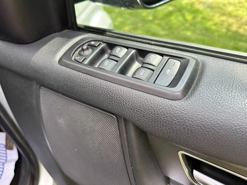 Land Rover Discovery view 32