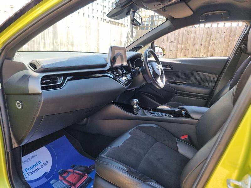Toyota C-HR view 2
