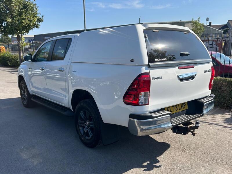 Toyota Hilux view 5