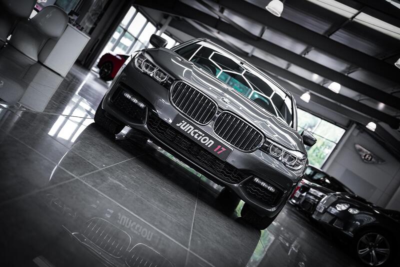 BMW 7 Series view 4