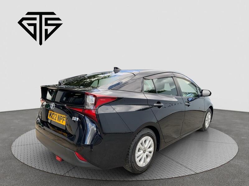 Toyota Prius view 3