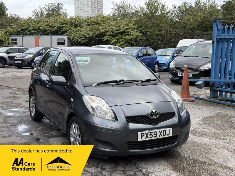 Toyota Yaris — photo 1