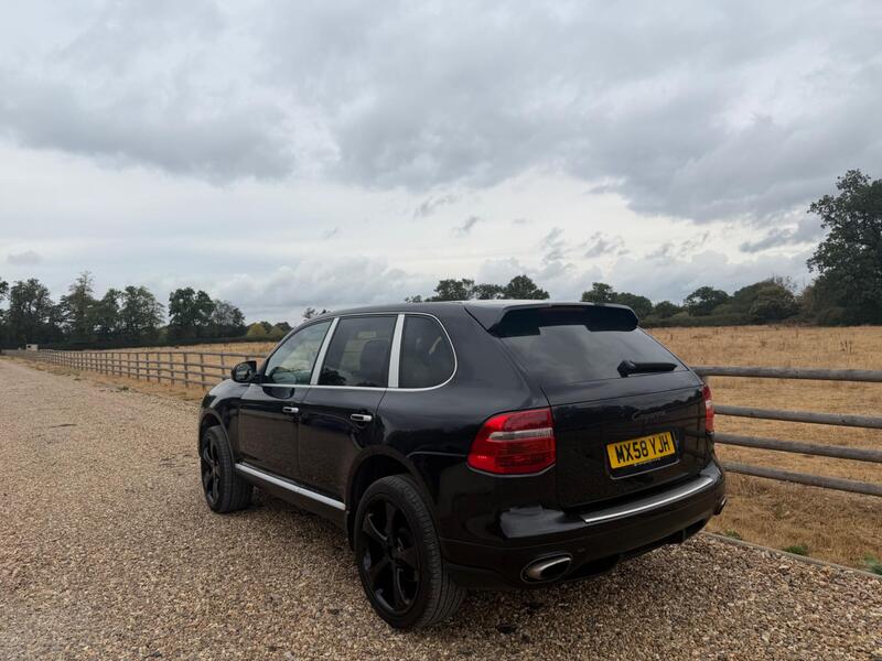 Porsche Cayenne view 4