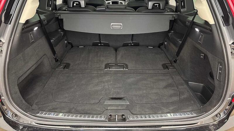 Volvo XC90 view 5
