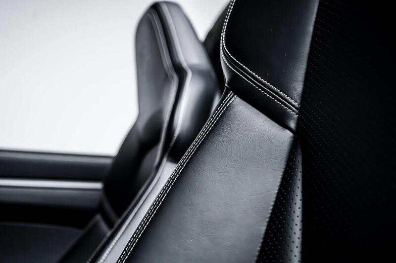 Porsche 911 view 7