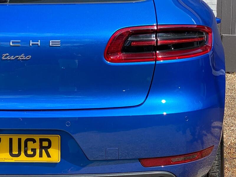 Porsche Macan view 3