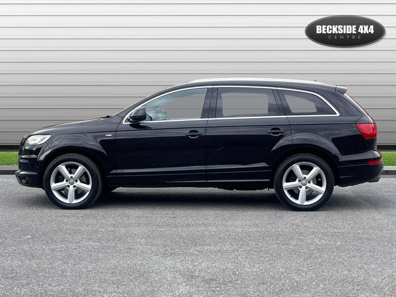 Audi Q7 view 5