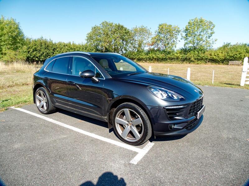 Porsche Macan view 25