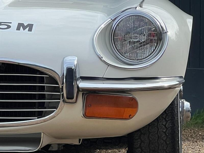 Jaguar E Type view 4