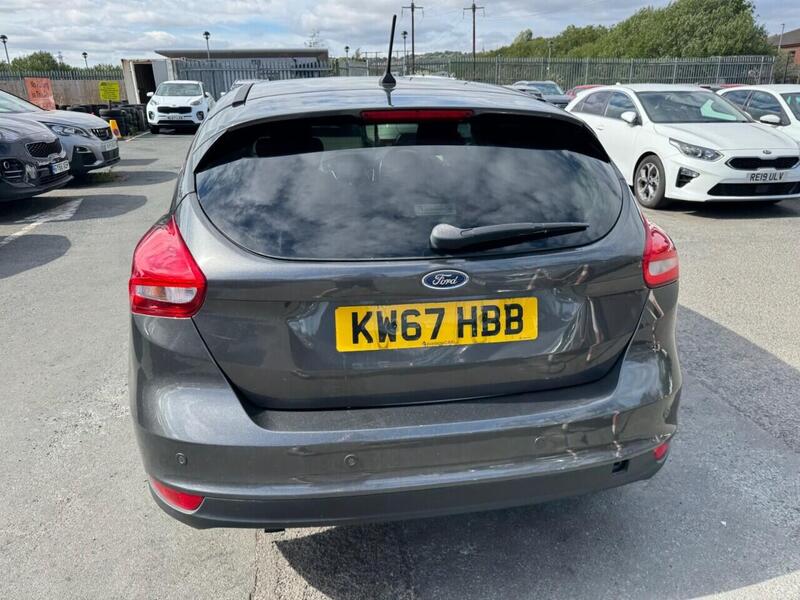Ford Focus view 6