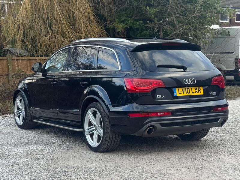 Audi Q7 view 6