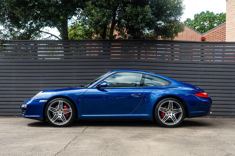 Porsche 911 view 4