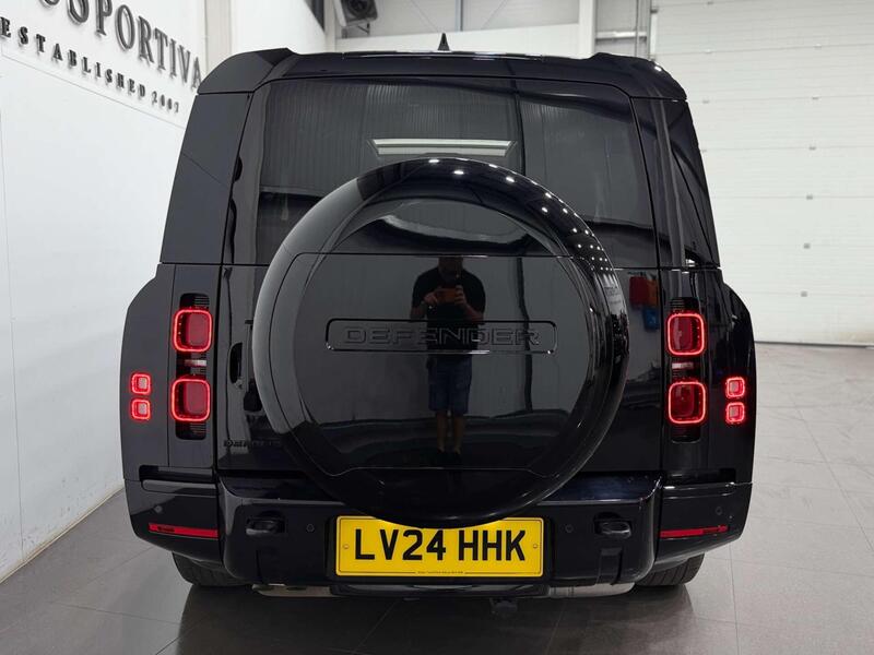 Land Rover Defender 130 view 7