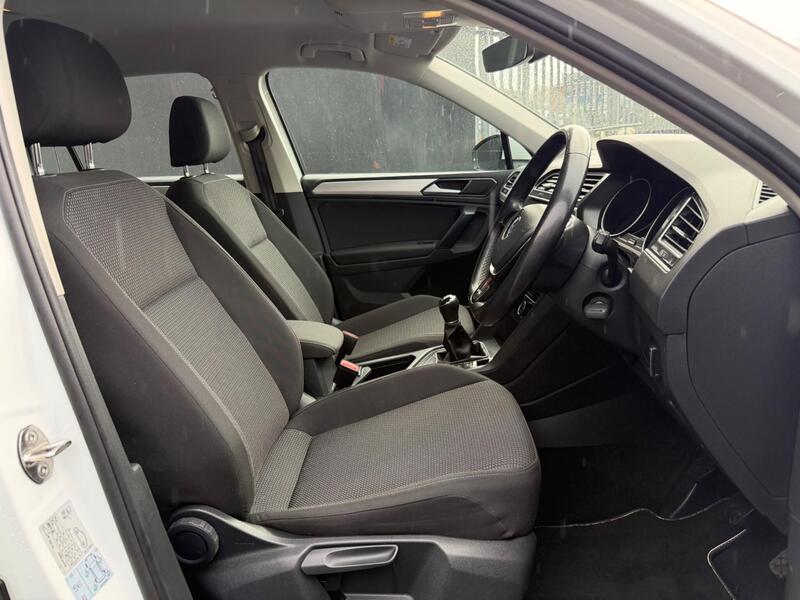 Volkswagen Tiguan view 6