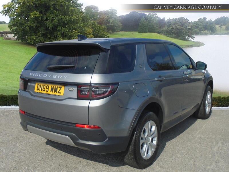 Land Rover Discovery Sport view 3
