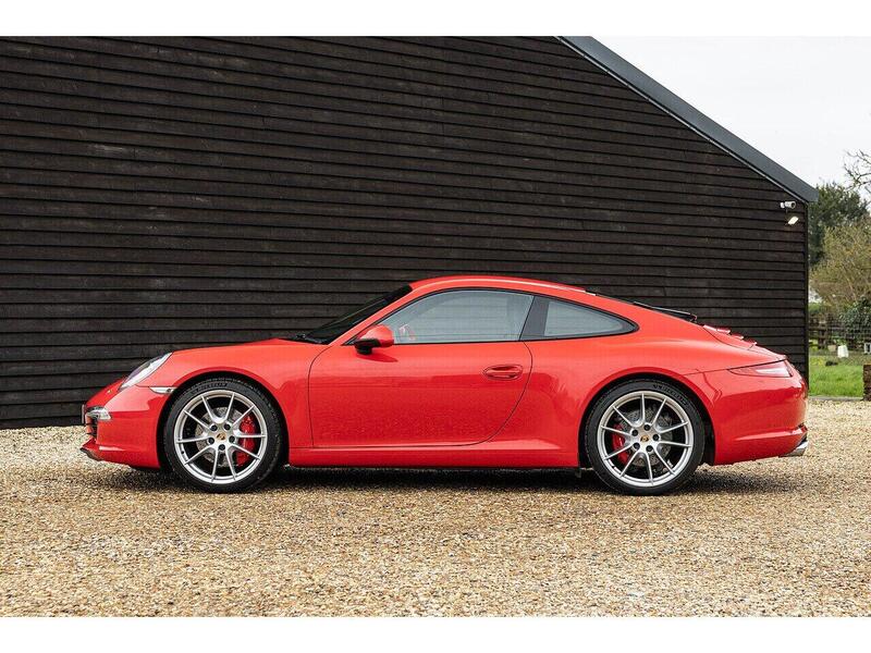 Porsche 911 view 4