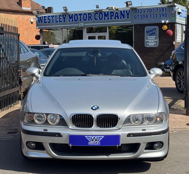 BMW M5 view 4