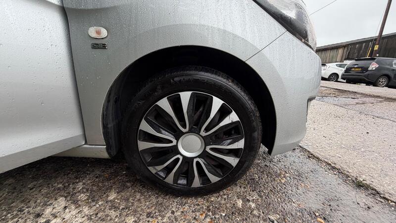 2017 Vauxhall Viva — photo 15