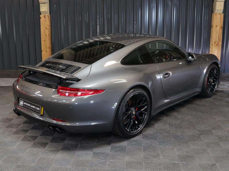 Porsche 911 view 40