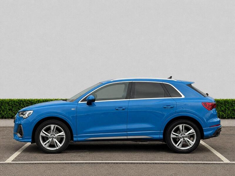 Audi Q3 view 4