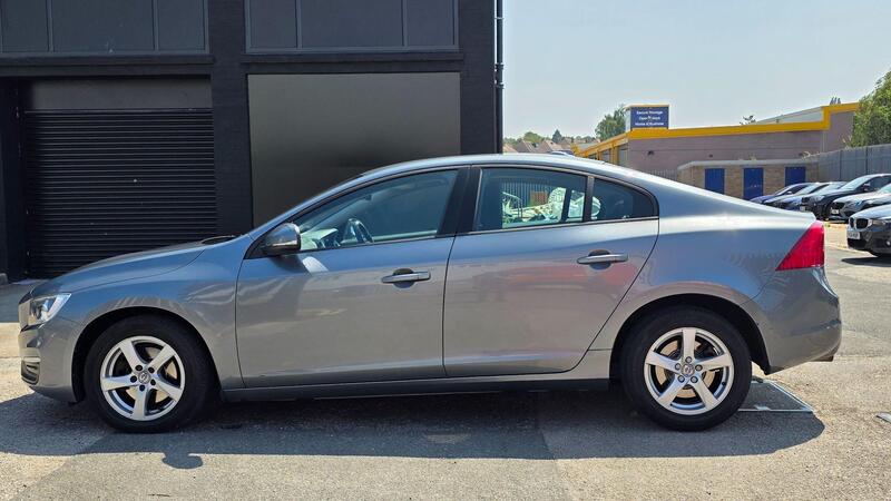Volvo S60 view 3