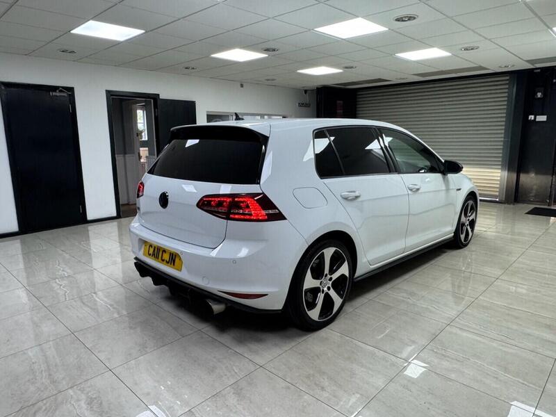 Volkswagen Golf view 3
